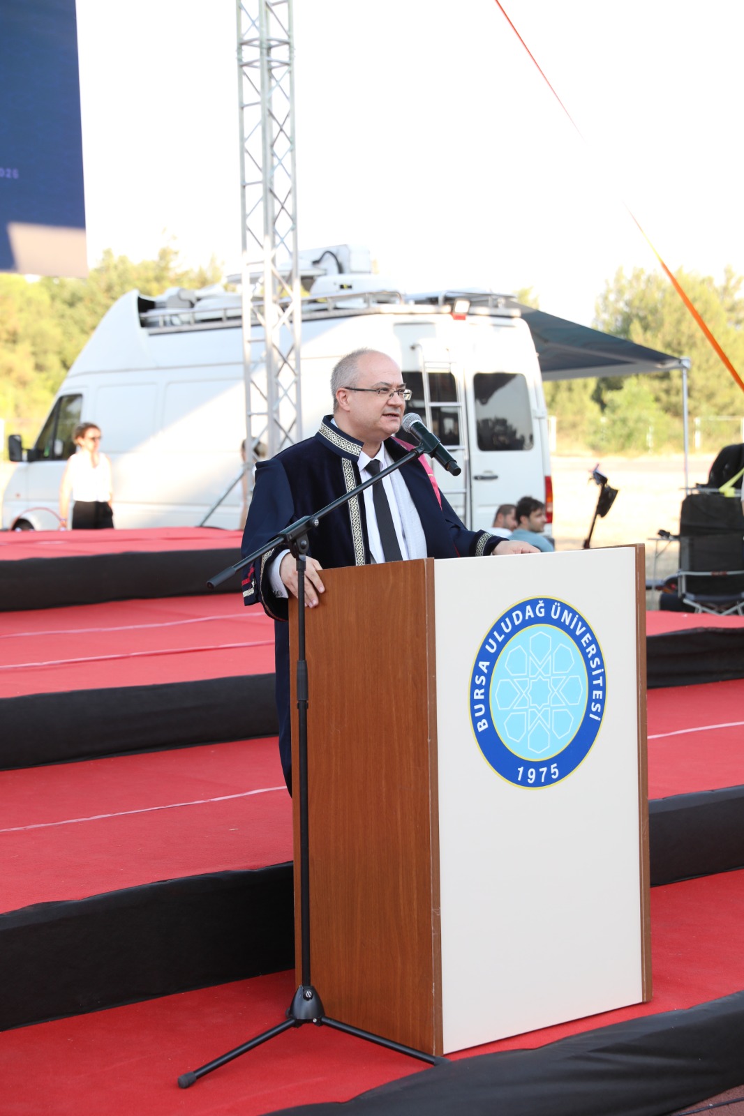 Bursa Uludağ Üniversitesi Teknik Bilimler Meslek Yüksekokulu'nda Mezuniyet Coşkusu